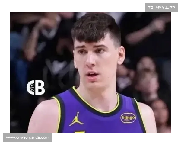 拉拉维亚篮下打进,鹈鹕替补席展现活力