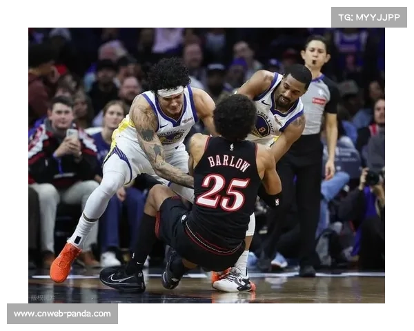 埃奇库姆压哨补篮,76人99-98绝杀勇士,马克西空砍35分 埃奇库姆压哨补篮,76人99-98绝杀勇士,马克西空砍35分